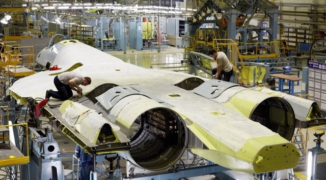 Cháy lớn đe dọa dây chuyền sản xuất tiêm kích tàng hình duy nhất của Nga- Ảnh 1. Cháy lớn đe dọa dây chuyền sản xuất tiêm kích tàng hình duy nhất của Nga- Ảnh 1.