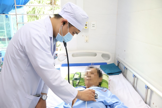 Bệnh viện tuyến tỉnh đặt thành công máy tạo nhịp tim vĩnh viễn cho bệnh nhân suy thận mạn- Ảnh 2.