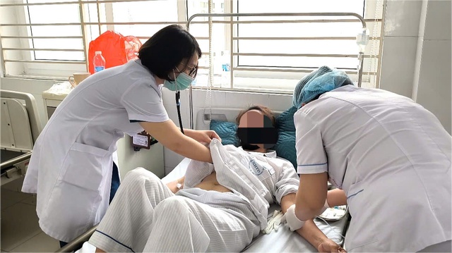 Lây sởi từ cháu gái, người phụ nữ nhập viện vì đa biến chứng- Ảnh 2.