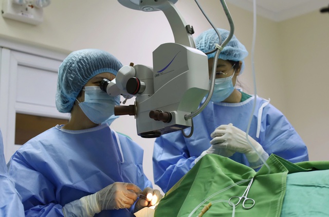 Quảng Ninh ghi dấu mốc mới khi lần đầu thực hiện ghép giác mạc- Ảnh 2.