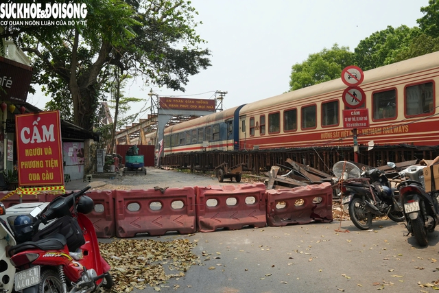 Cầu Long Biên có kịp hoàn thành sữa chữa cuối tháng 5?- Ảnh 4. Cầu Long Biên có kịp hoàn thành sữa chữa cuối tháng 5?- Ảnh 4.