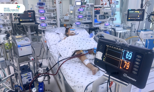 Bé 11 tuổi bị co giật do biến chứng viêm cầu thận sau viêm họng liên cầu- Ảnh 1. Bé 11 tuổi bị co giật do biến chứng viêm cầu thận sau viêm họng liên cầu- Ảnh 1.