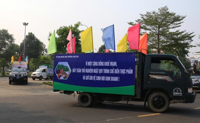 Đà Nẵng siết kiểm soát thức ăn đường phố, chợ đêm trước nguy cơ mất an toàn thực phẩm- Ảnh 1. Đà Nẵng siết kiểm soát thức ăn đường phố, chợ đêm trước nguy cơ mất an toàn thực phẩm- Ảnh 1.