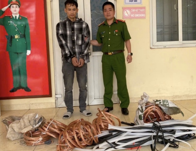 Công an Hà Nội bắt 'siêu trộm' gây ra 12 vụ trộm cắp- Ảnh 1. Công an Hà Nội bắt 'siêu trộm' gây ra 12 vụ trộm cắp- Ảnh 1.