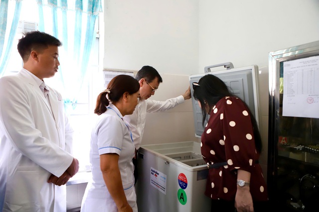 Đoàn công tác Bộ Y tế thăm, tặng quà cơ sở y tế và trẻ em có hoàn cảnh khó khăn ở Đắk Lắk- Ảnh 2. Đoàn công tác Bộ Y tế thăm, tặng quà cơ sở y tế và trẻ em có hoàn cảnh khó khăn ở Đắk Lắk- Ảnh 2.