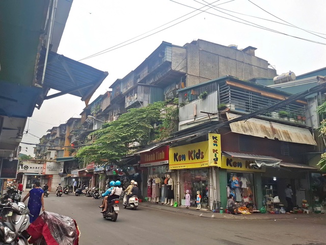 Tận thấy sự 'cũ kỹ' của Khu tập thể Thanh Xuân Bắc trước đề xuất cải tạo- Ảnh 2. Tận thấy sự 'cũ kỹ' của Khu tập thể Thanh Xuân Bắc trước đề xuất cải tạo- Ảnh 2.
