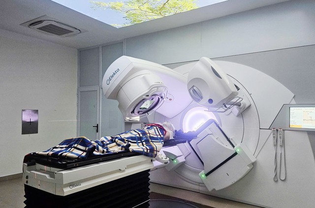 Bệnh viện Đa khoa tỉnh Hà Tĩnh: Làm chủ kỹ thuật chuyên sâu, giữ vững 'trụ cột' tuyến tỉnh- Ảnh 2.