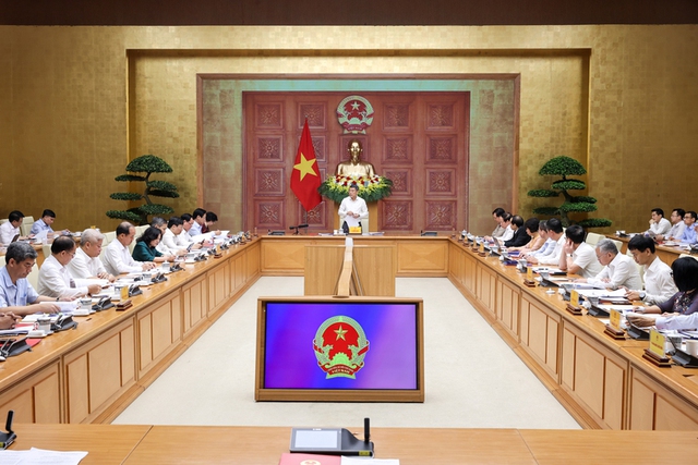 Thủ tướng yêu cầu Bộ Nội vụ tăng tốc cải cách tiền lương- Ảnh 1.