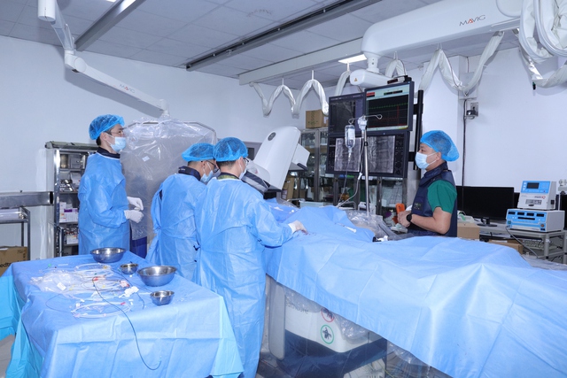 Cứu sống bệnh nhân người nước ngoài nhồi máu cơ tim cấp
- Ảnh 1.