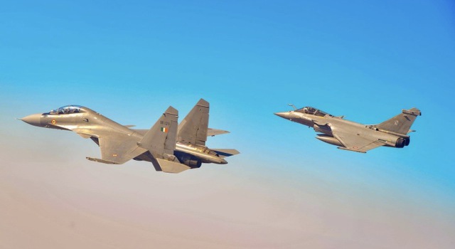 Tiêm kích Rafale Pháp và Su-30SM Nga đụng độ trên bầu trời Đông Âu- Ảnh 1.