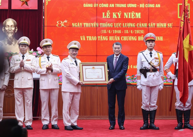 Thủ tướng biểu dương lực lượng Cảnh sát hình sự với chặng đường 80 năm phục vụ Nhân dân- Ảnh 3.