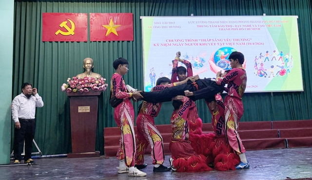 Hành trình 'không bóng tối' của chàng trai khiếm thị Võ Đăng Khoa- Ảnh 2.