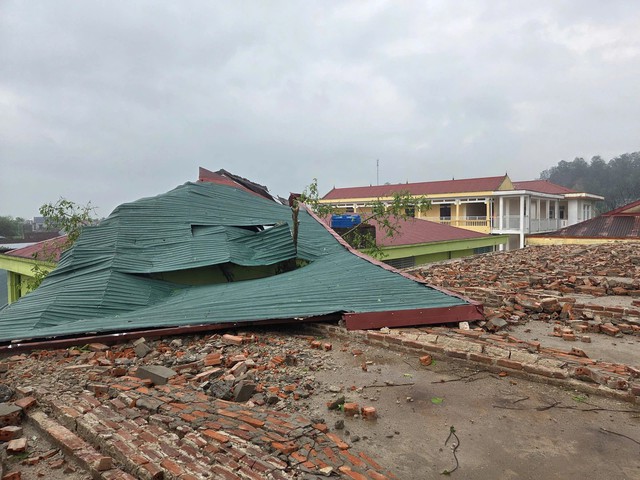 Mưa đá, dông lốc trong đêm tại Thanh Hóa- Ảnh 1.