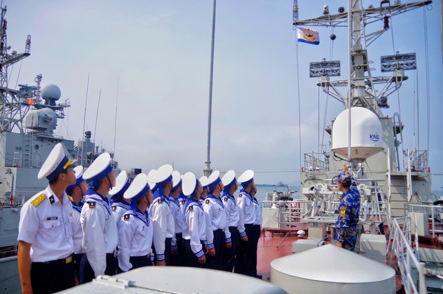 Hun đúc lòng yêu nước, niềm tự hào dân tộc cho chiến sĩ mới ở Vùng 3 Hải quân- Ảnh 1.