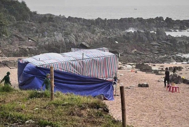 Hàng trăm người tìm kiếm nam kỹ sư mất tích khi tắm biển- Ảnh 1.