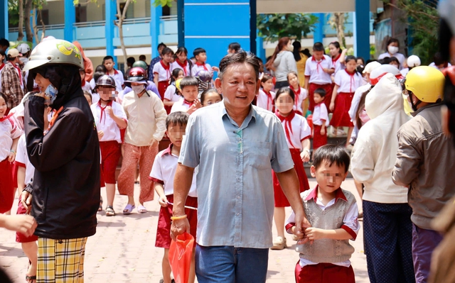 TPHCM kiểm tra toàn bộ chuỗi cung ứng sau vụ hơn 200 học sinh ngộ độc- Ảnh 1.