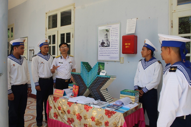 Lan tỏa thói quen đọc sách ở Trường Sa- Ảnh 4.