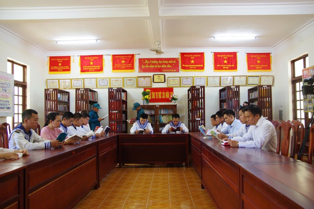 Lan tỏa thói quen đọc sách ở Trường Sa- Ảnh 3.