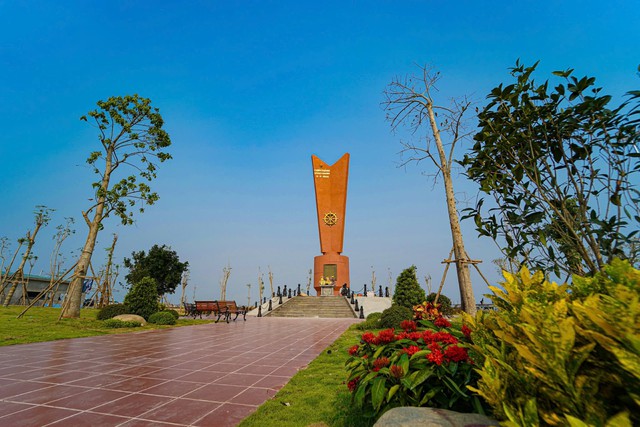 Chiêm ngưỡng Di tích Bến phà Gianh: 'Tọa độ lửa' xưa khoác lên mình diện mạo mới- Ảnh 2.