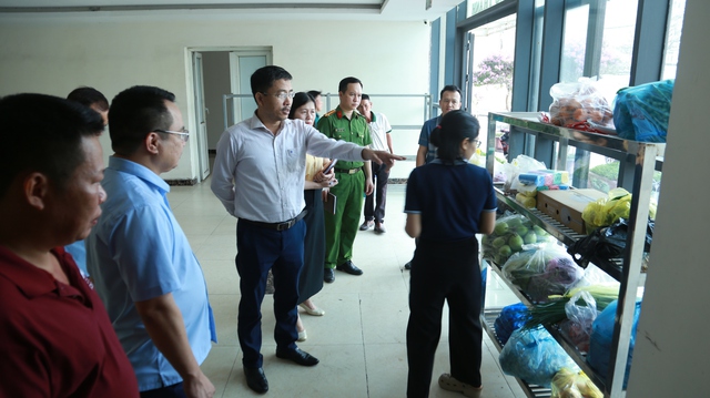 Kiểm tra an toàn thực phẩm tại loạt khách sạn, điểm kinh doanh ở Cửa Lò- Ảnh 1.