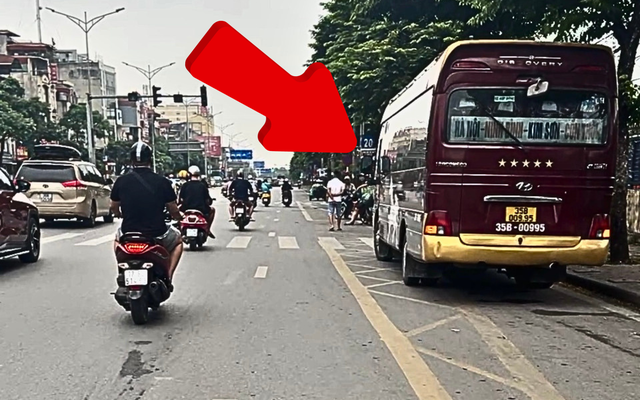 Hà Nội: Ngay dưới hệ thống camera, xe khách vẫn ngang nhiên vi phạm- Ảnh 3.