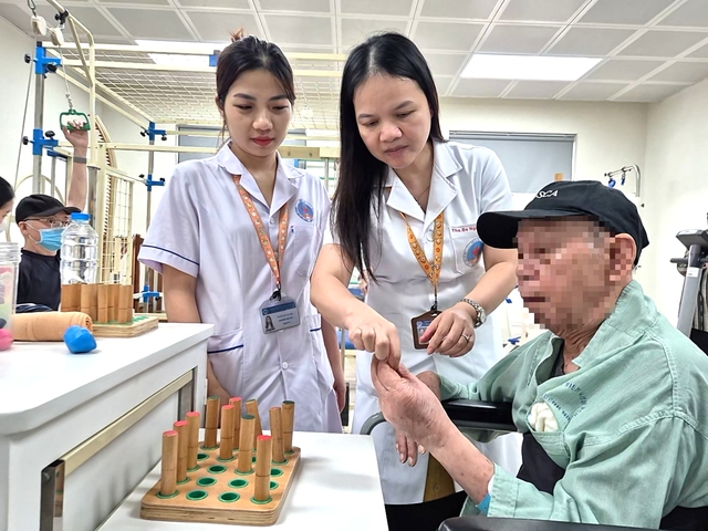 Già hóa nhanh, bệnh tật nhiều, người cao tuổi cần được chăm sóc thế nào?- Ảnh 3.