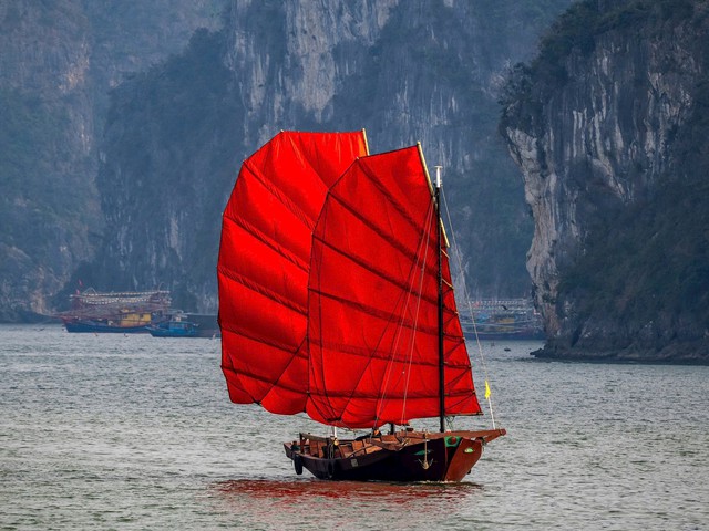 Lý do Quảng Ninh hoãn khai trương 'Thuyền ba vách Hạ Long'?- Ảnh 2.