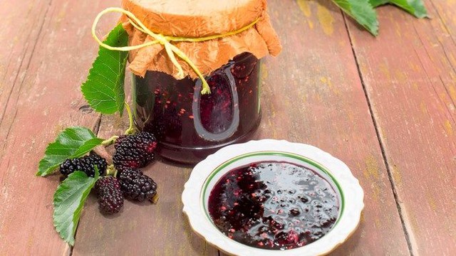 3 nhóm người không nên uống nước dâu tằm- Ảnh 1.