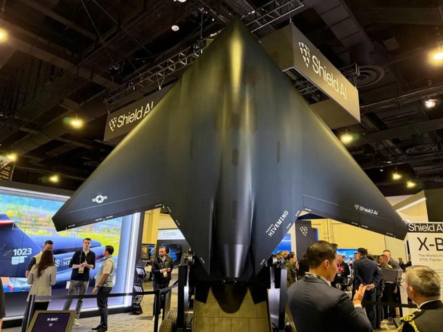 Mỹ phát triển UAV chiến đấu 'dị biệt' cất, hạ cánh thẳng đứng- Ảnh 1.