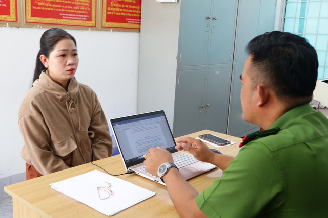 Bắt nhanh đối tượng trộm vàng trong tiệc rượu- Ảnh 1.