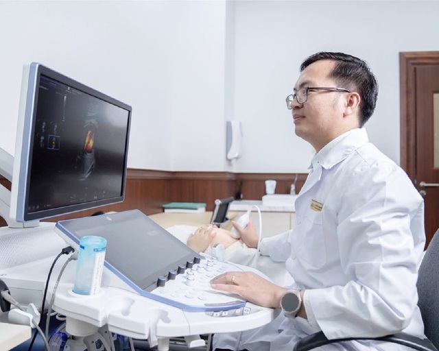 Cuộc 'chạy đua' nghẹt thở của bác sĩ Vinmec giành lại sự sống cho thai nhi 20 tuần tuổi- Ảnh 1.