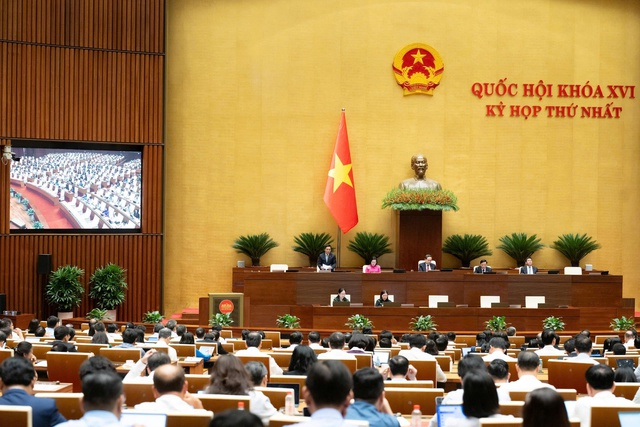 Sáng nay, Quốc hội quyết định nhiều nội dung quan trọng và họp phiên bế mạc Kỳ họp thứ Nhất.- Ảnh 1.