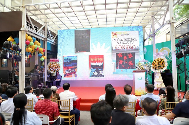 Tủ sách ‘Huyền thoại Côn Đảo’ khơi dậy niềm tự hào từ ký ức lịch sử- Ảnh 1.