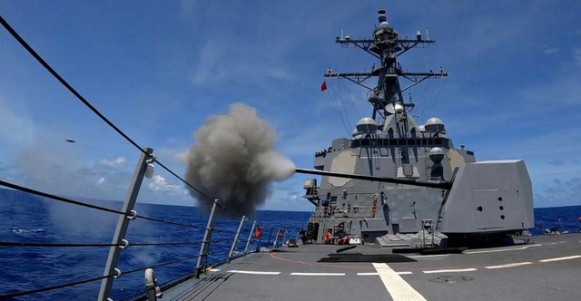 Ông Trump ra lệnh 'bắn và tiêu diệt' tất cả tàu của Iran rải thủy lôi ở eo biển Hormuz- Ảnh 1.