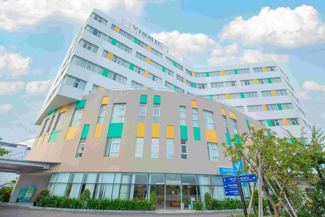 Gần như mất khả năng vận động, bệnh nhân được 'hồi sinh' đôi chân nhờ phẫu thuật bằng robot AI tại Vinmec Nha Trang- Ảnh 3.