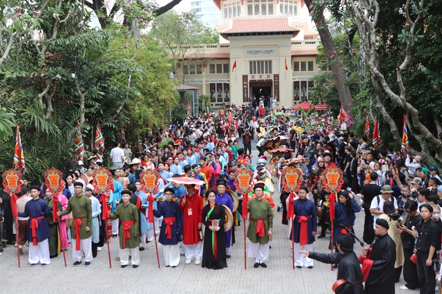 Hơn 500 người mặc cổ phục diễu hành tại Thảo Cầm Viên Sài Gòn- Ảnh 4.