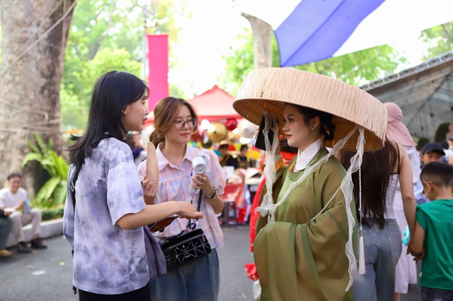 Hơn 500 người mặc cổ phục diễu hành tại Thảo Cầm Viên Sài Gòn- Ảnh 9.