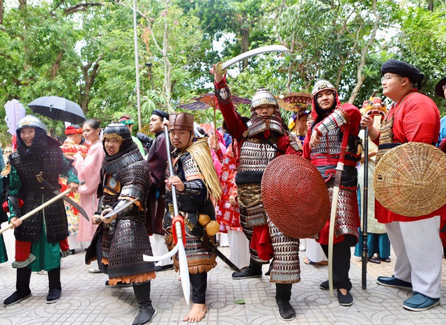 Hơn 500 người mặc cổ phục diễu hành tại Thảo Cầm Viên Sài Gòn- Ảnh 3.