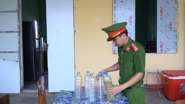 Ngăn chặn trào lưu sử dụng nước 'nậm thoong' của thanh niên xã biên giới Quảng Trị- Ảnh 1.