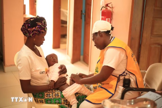 WHO lần đầu duyệt thuốc điều trị sốt rét dành riêng cho trẻ sơ sinh và trẻ nhỏ- Ảnh 1.