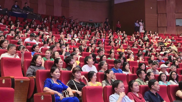 Quảng Ninh đón gần 320.000 lượt khách trong 2 ngày nghỉ lễ Giỗ Tổ Hùng Vương- Ảnh 6.