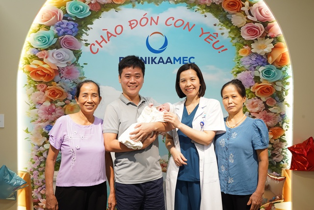 Nhiều sản phụ vượt hàng nghìn km tìm cơ hội giữ con tại Trung tâm Y học bào thai PhenikaaMec- Ảnh 4.