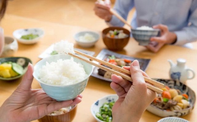 Điều gì xảy ra với cơ thể nếu bạn không ăn cơm trắng trong 1 tháng?- Ảnh 1.