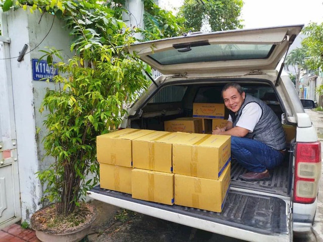 Tài xế xe bán tải khấp khởi chờ 'cởi trói' vào nội đô- Ảnh 1.