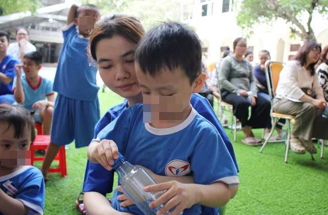 Ra mắt cổng thông tin mới, mở 'cánh cửa số' cho trẻ tự kỷ và người khuyết tật- Ảnh 2.