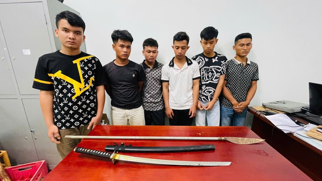 Tạm giữ hình sự nhóm thanh niên đi chém người trong đêm ở Đắk Lắk- Ảnh 1.