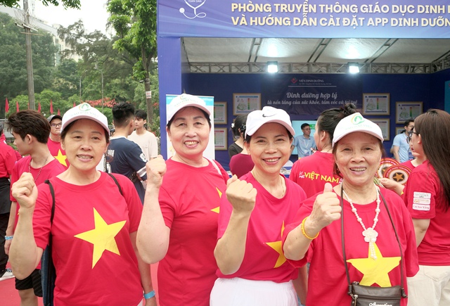 Đông đảo người dân được khám, tư vấn sức khỏe miễn phí tại Lễ mít tinh phát động Ngày Sức khỏe toàn dân- Ảnh 12. Đông đảo người dân được khám, tư vấn sức khỏe miễn phí tại Lễ mít tinh phát động Ngày Sức khỏe toàn dân- Ảnh 12.