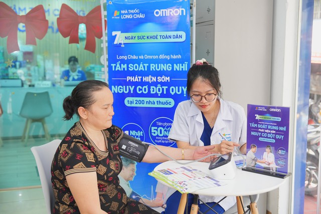 Việt Nam lần đầu tổ chức 'Ngày sức khỏe toàn dân': Long Châu và Bayer cùng ngành y tế đẩy lùi gánh nặng đột quỵ trong cộng đồng, bắt đầu từ sự chủ động- Ảnh 5. Việt Nam lần đầu tổ chức 'Ngày sức khỏe toàn dân': Long Châu và Bayer cùng ngành y tế đẩy lùi gánh nặng đột quỵ trong cộng đồng, bắt đầu từ sự chủ động- Ảnh 5.