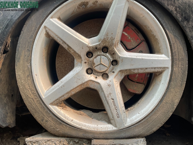 Hà Nội: Cận cảnh Mercedes S63 'nằm im' một thập kỷ, công an đang tìm chủ nhân- Ảnh 5.