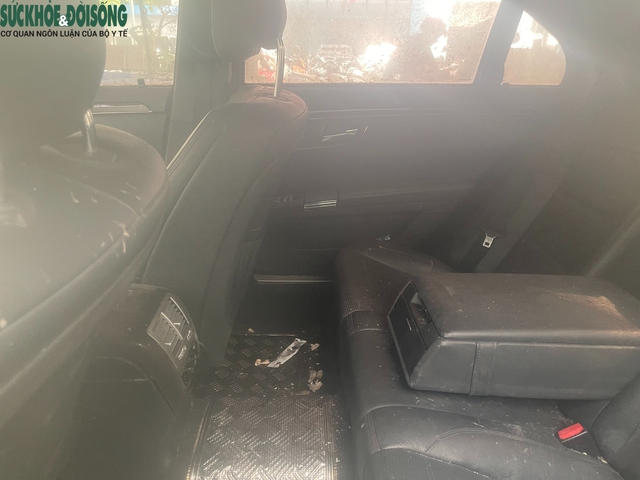 Hà Nội: Cận cảnh Mercedes S63 'nằm im' một thập kỷ, công an đang tìm chủ nhân- Ảnh 9.